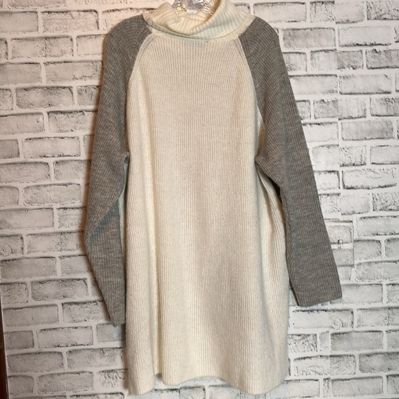 Lane Bryant sweater size 22/24 neutral colors, color block turtleneck - Picture 2 of 5